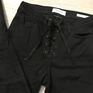 Tie Up High-Waisted Jeans